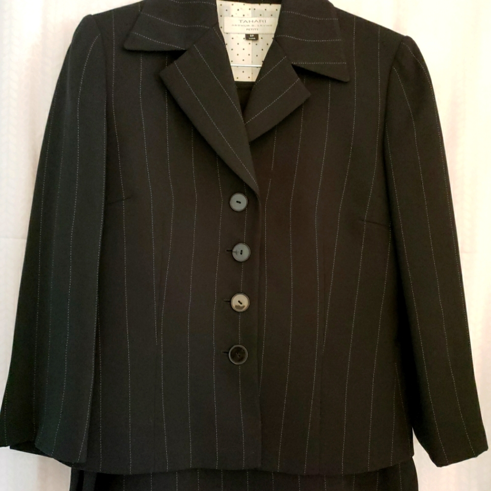Tahari womens 8 Petite 2 pc Skirt Suit